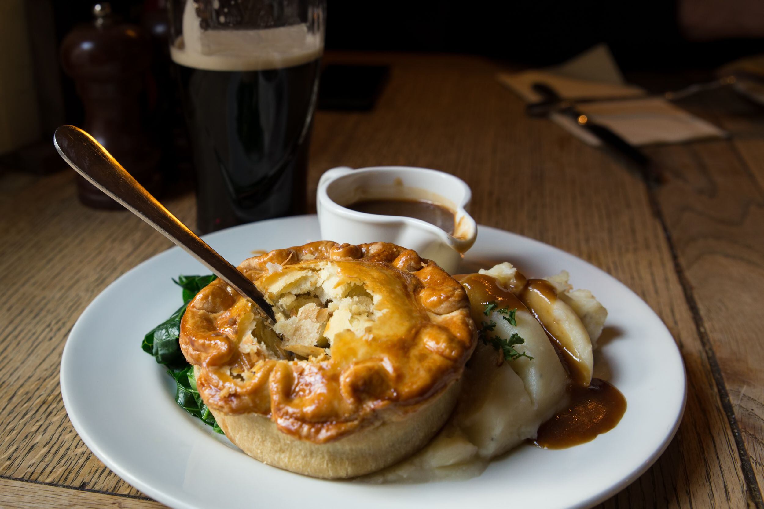 Chicken pie al estilo británico, una tarta de pollo muy sabrosa -  Gastronomía - ABC Color