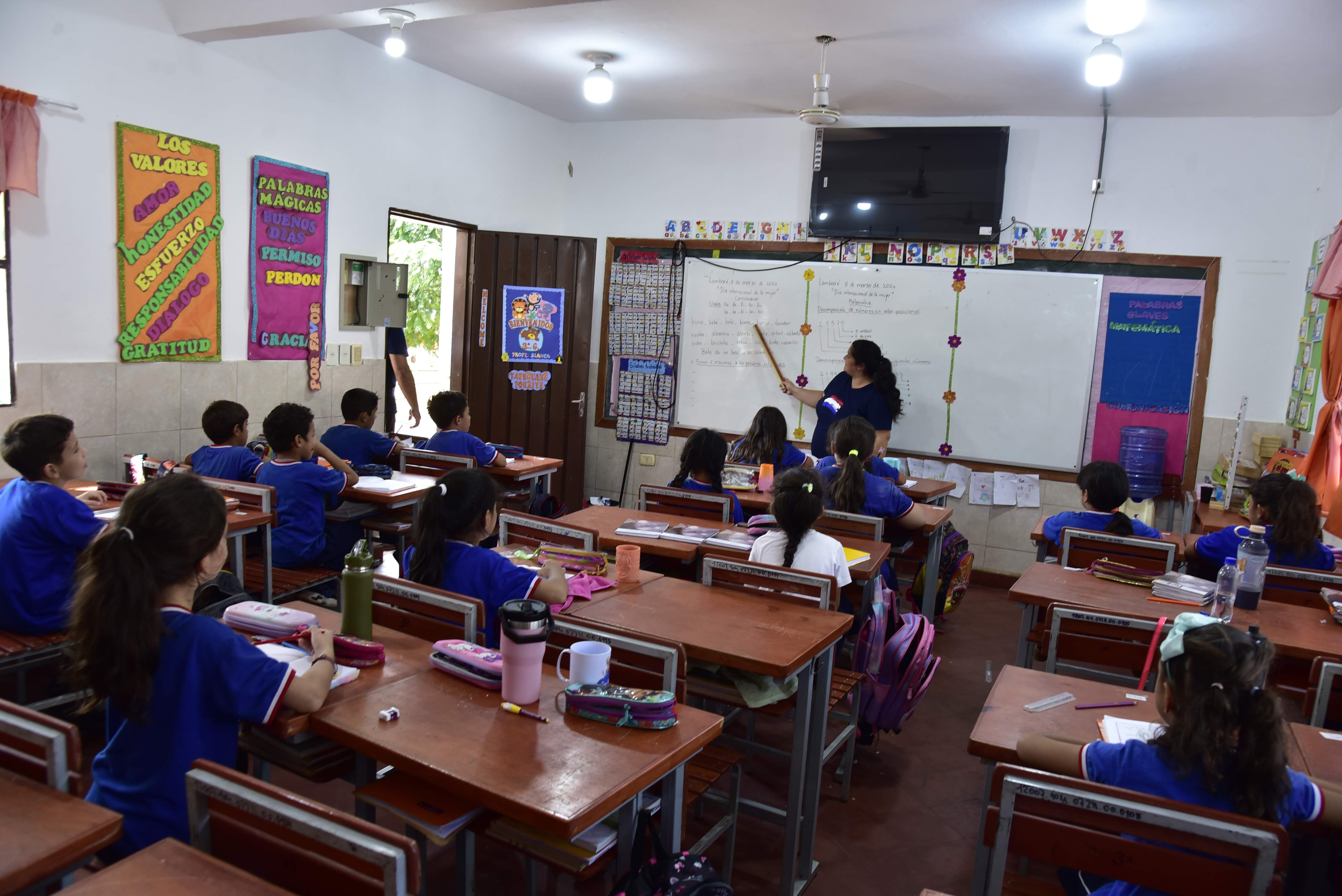 Una de las aulas donde desarrollan el programa de Jornada Escolar Extendida en la escuela Próceres de Mayo de Lambaré.
