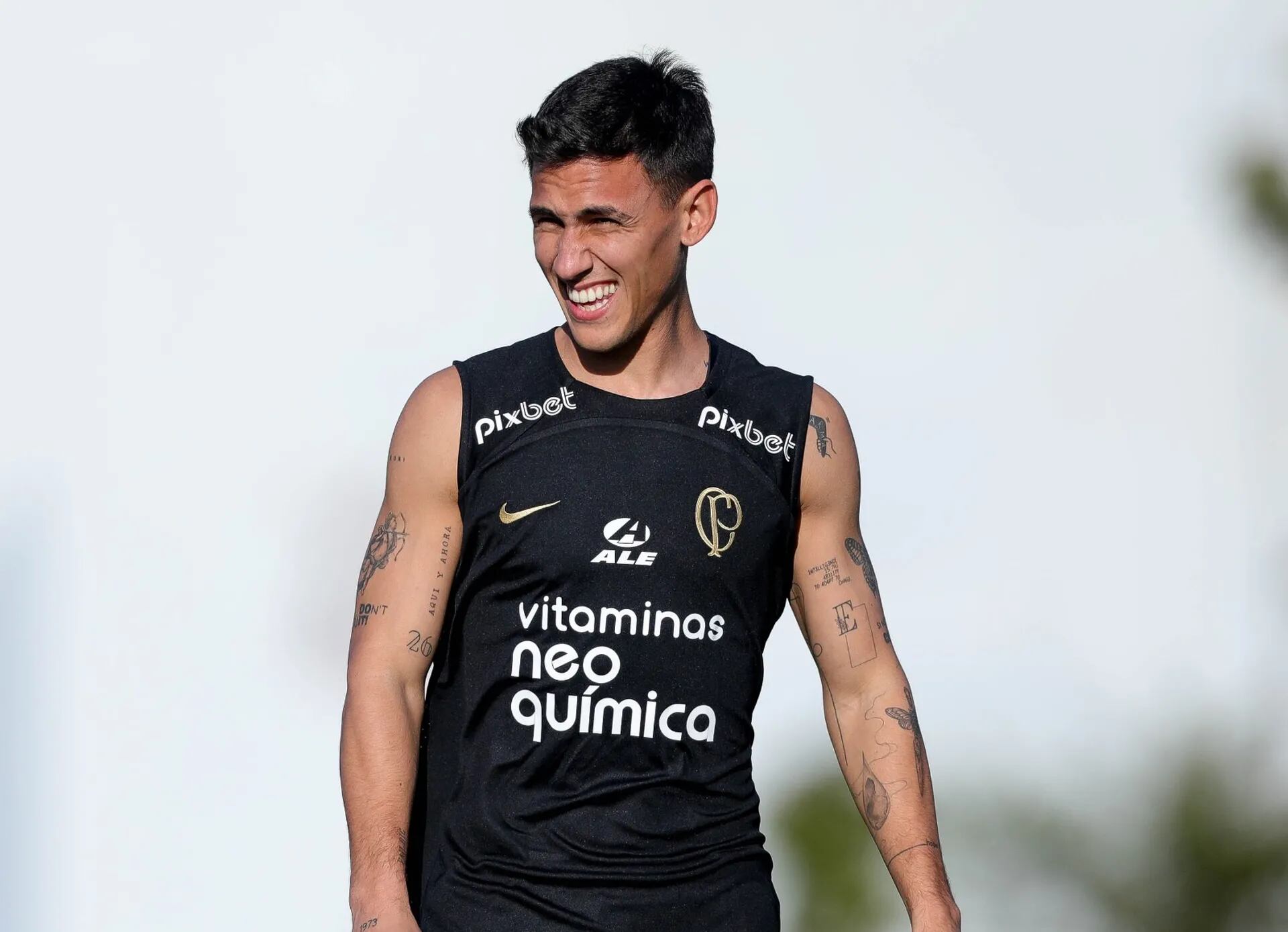 Matías Rojas antes de cobrar falta no jogo entre Corinthians e