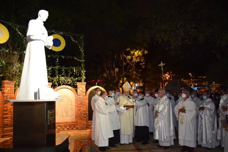 Homenaje al “generalísimo de la fe” - Fiesta Patronal Virgen del Rosario  2021 - ABC Color