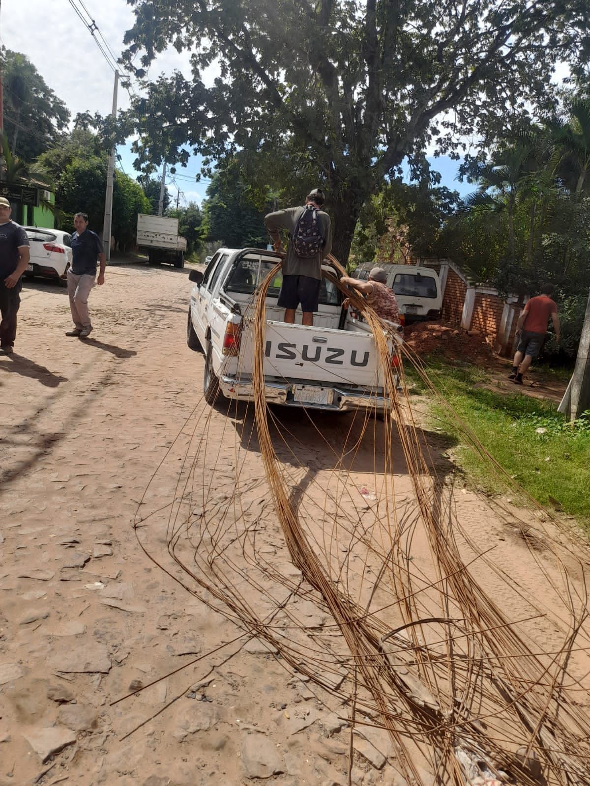 Cuatro aprehendidos tras robo de varillas de un taller