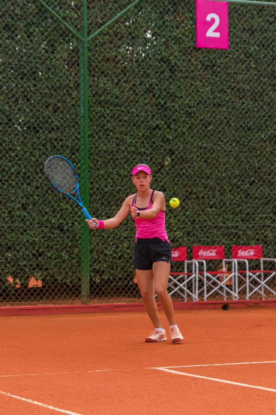 Valeria Santader, finalista en singles y campeona en dobles 16.