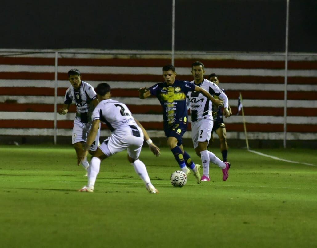 Tacuary vs. Sportivo Trinidense: Igualdad sin goles en los Jardines