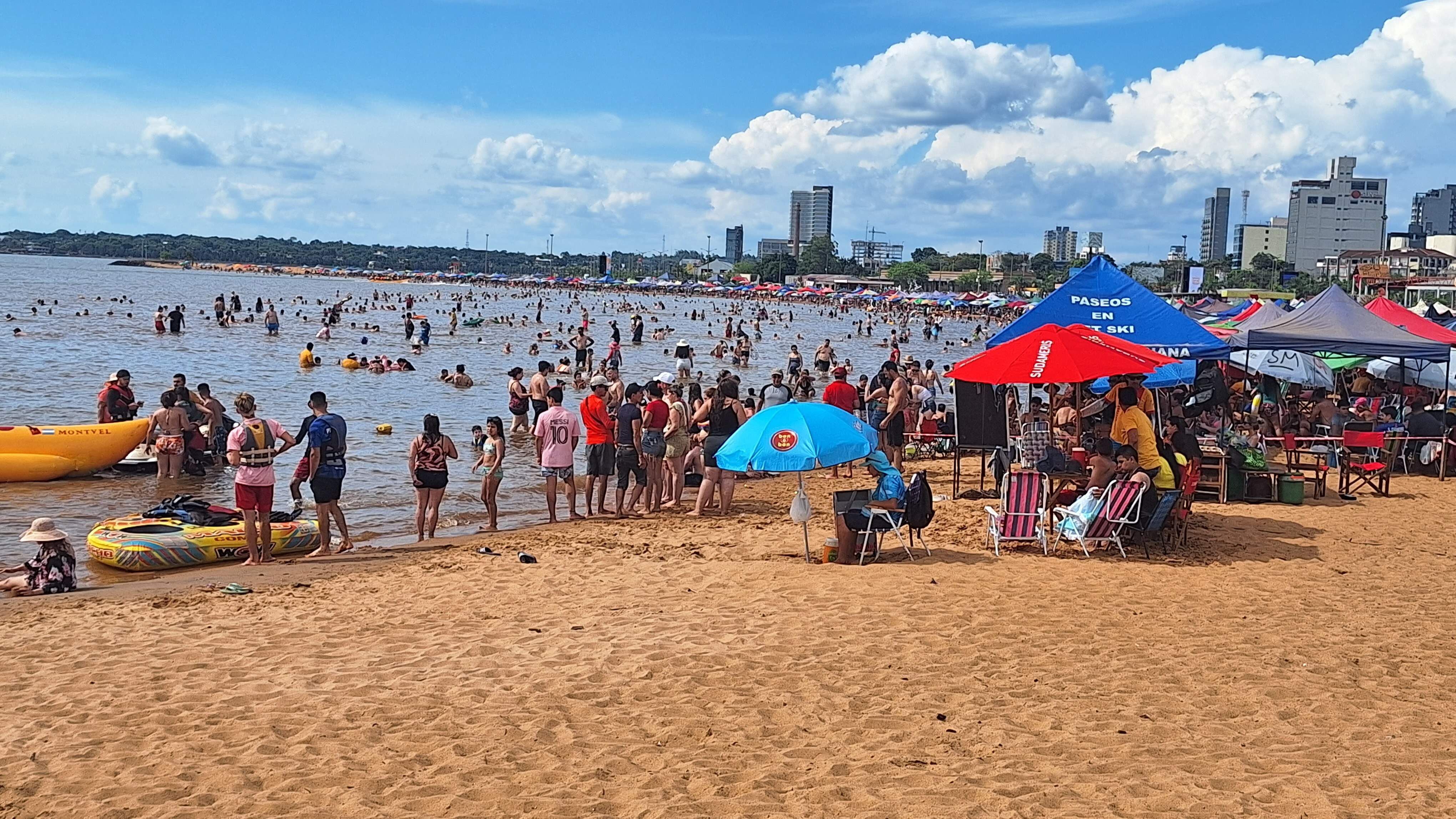 Encarnación: primer día del año con playa repleta e intenso movimiento turístico