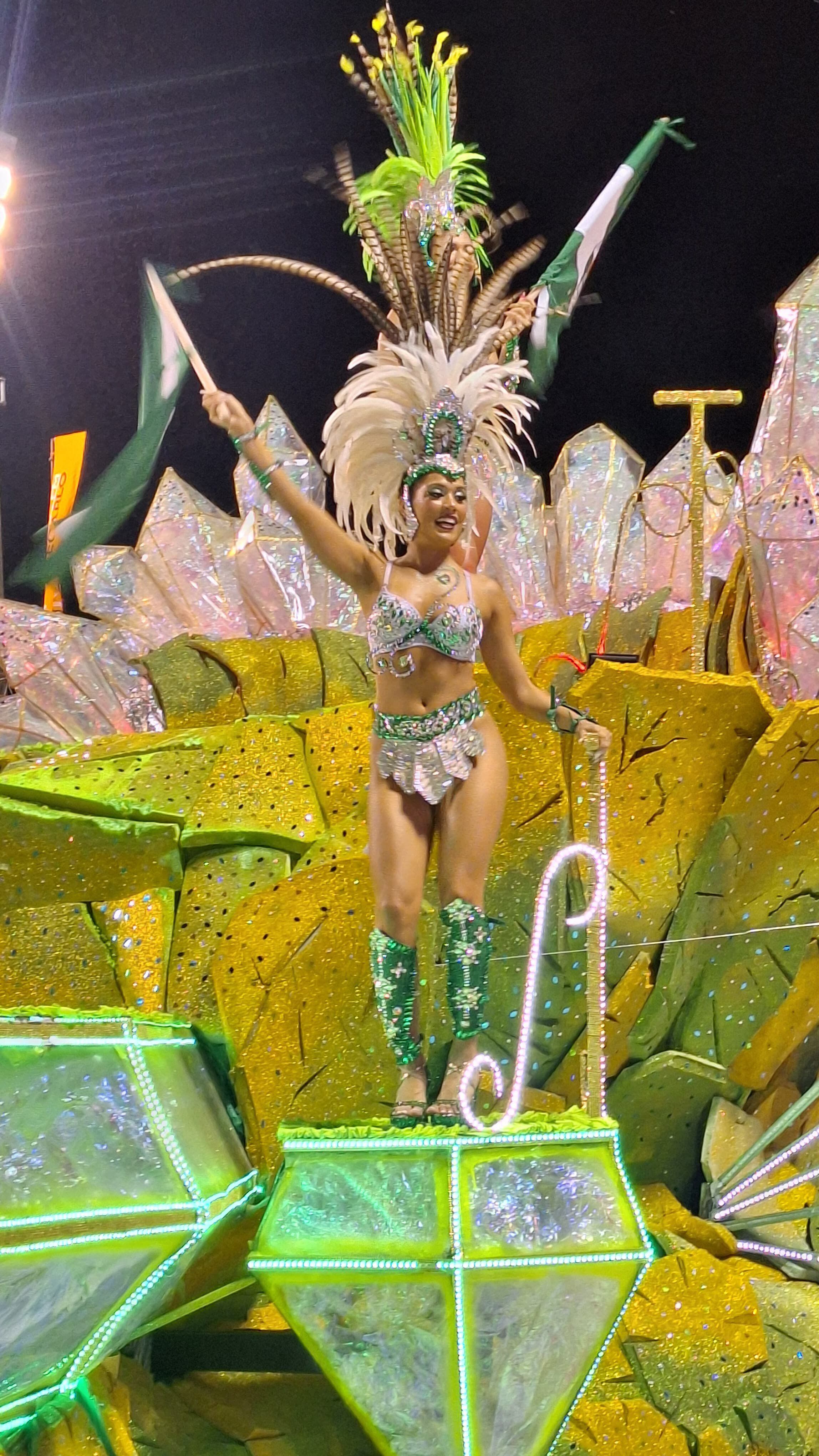 Segunda noche de brillo, magia y color del Carnaval en Encarnación