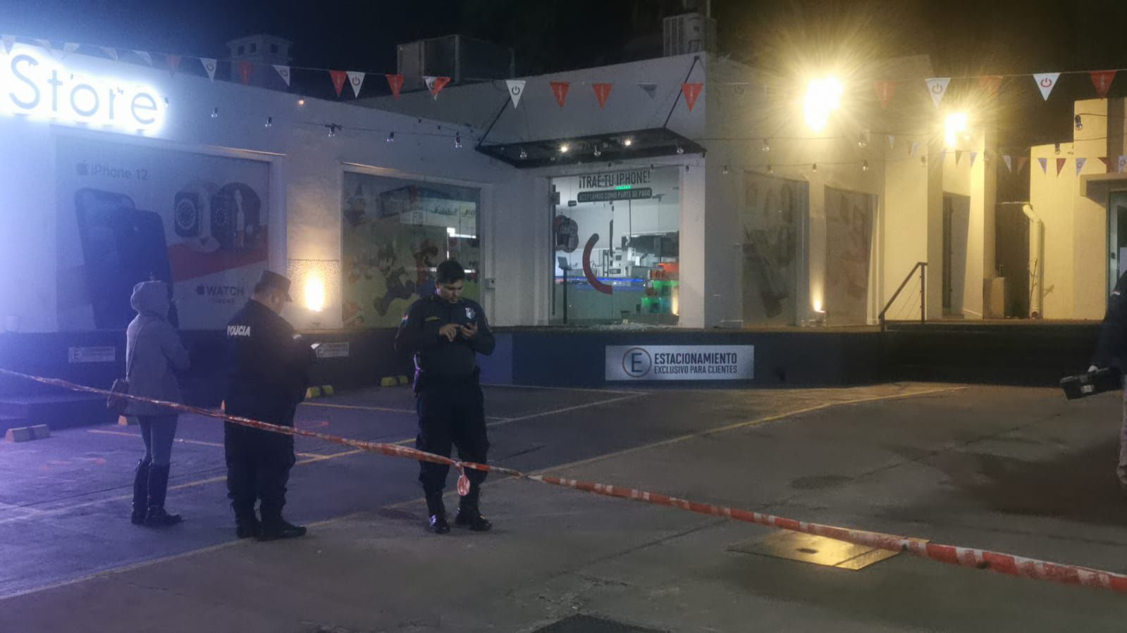 Asesinan a guardia de seguridad en asalto a tienda de electrónica