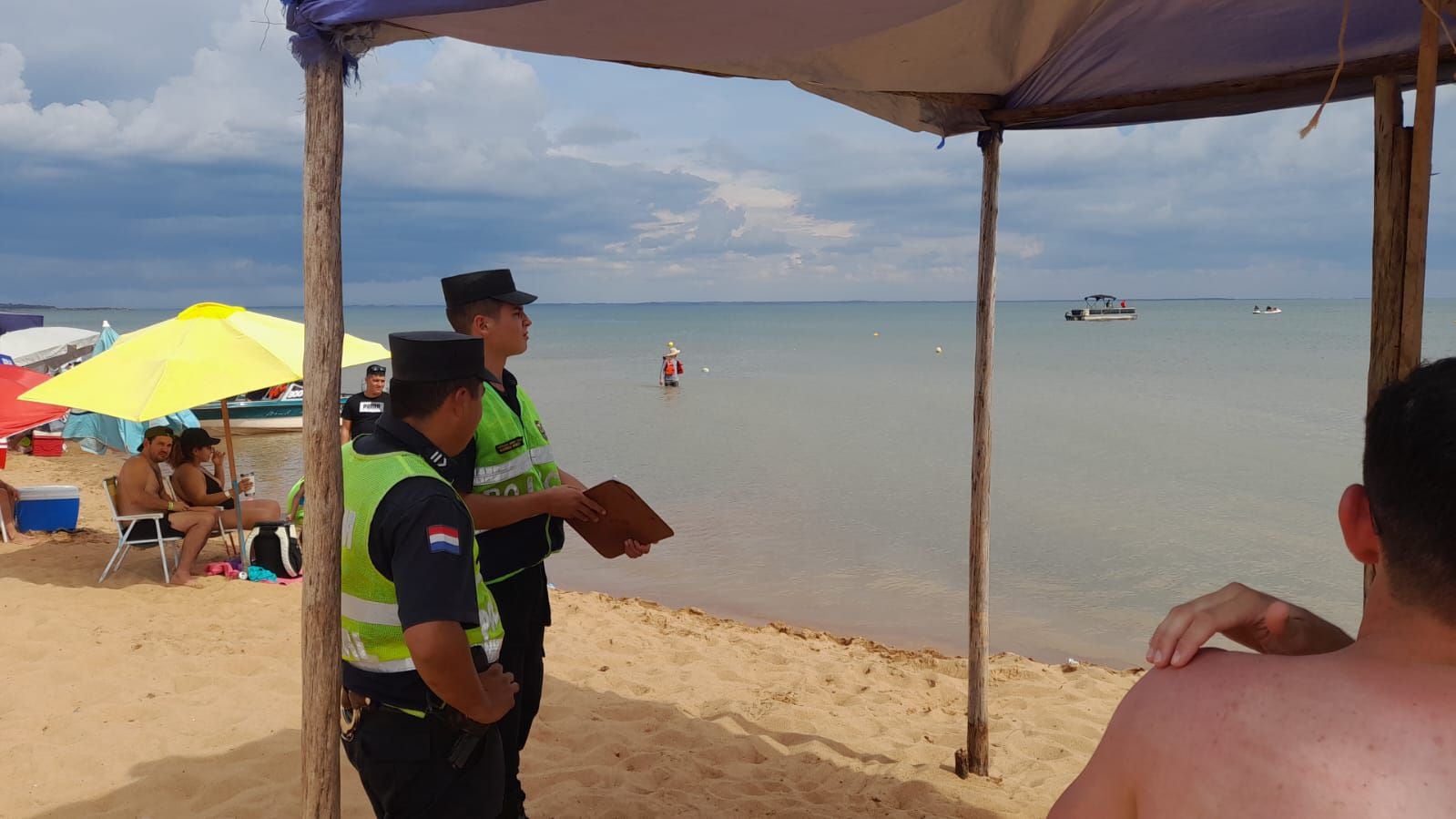 Turista cruzó vallado de seguridad de la playa Tacuary y despareció en el río Paraná