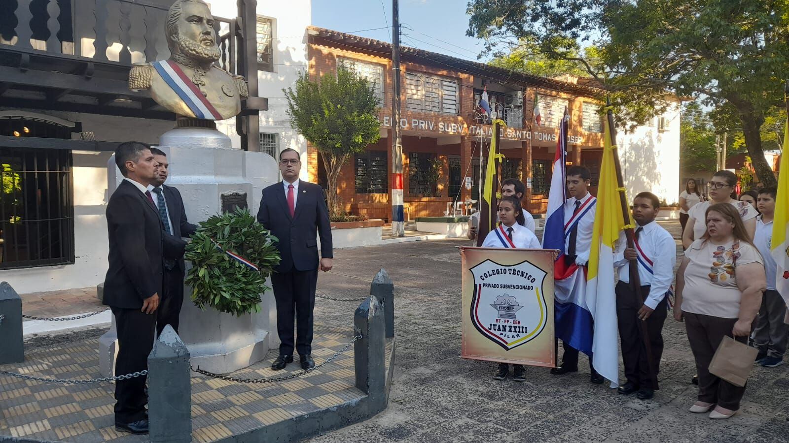 En acto de homenaje a los h roes piden a autoridades asumir