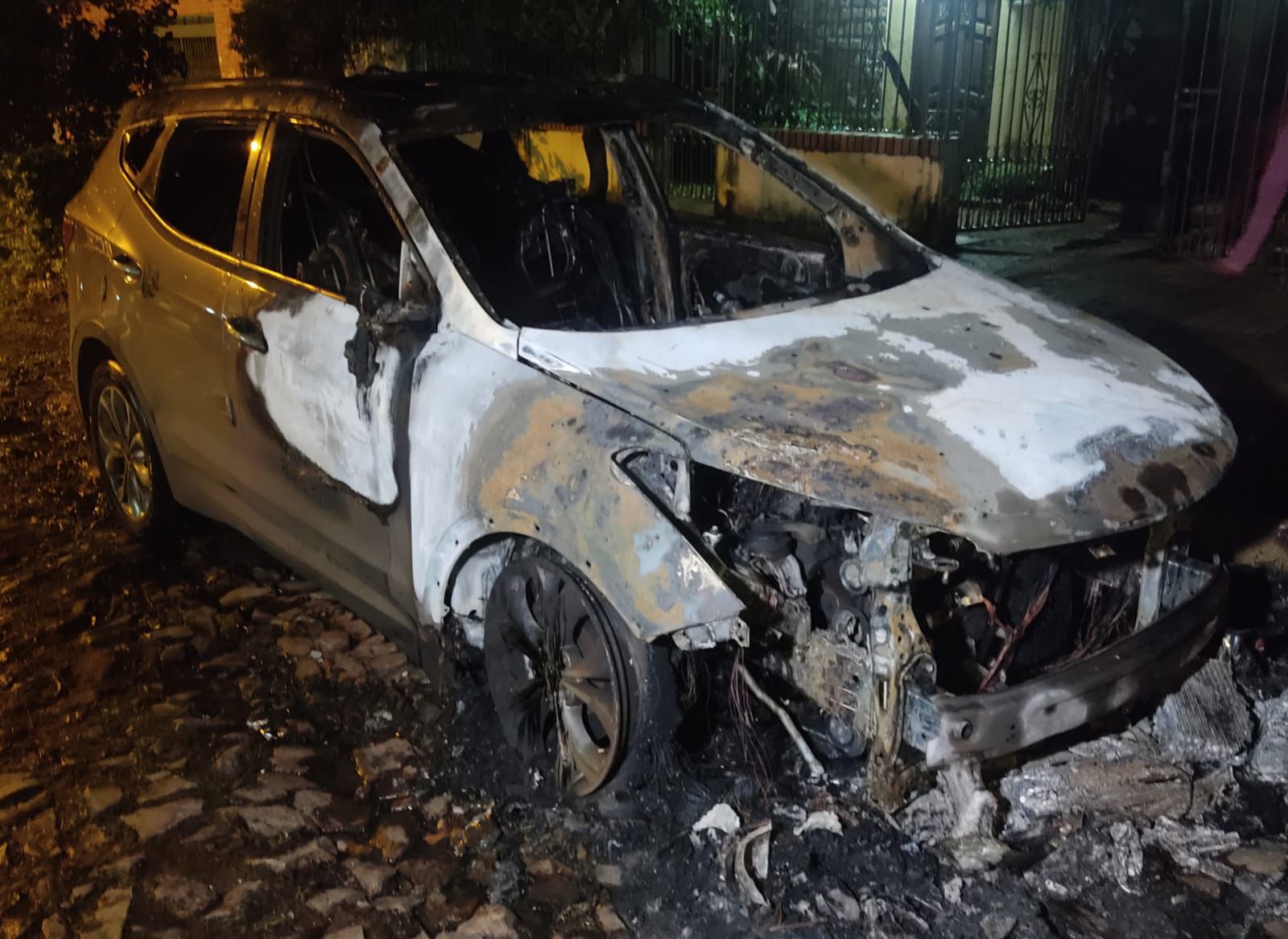 Un automóvil ardió en llamas en Lambaré