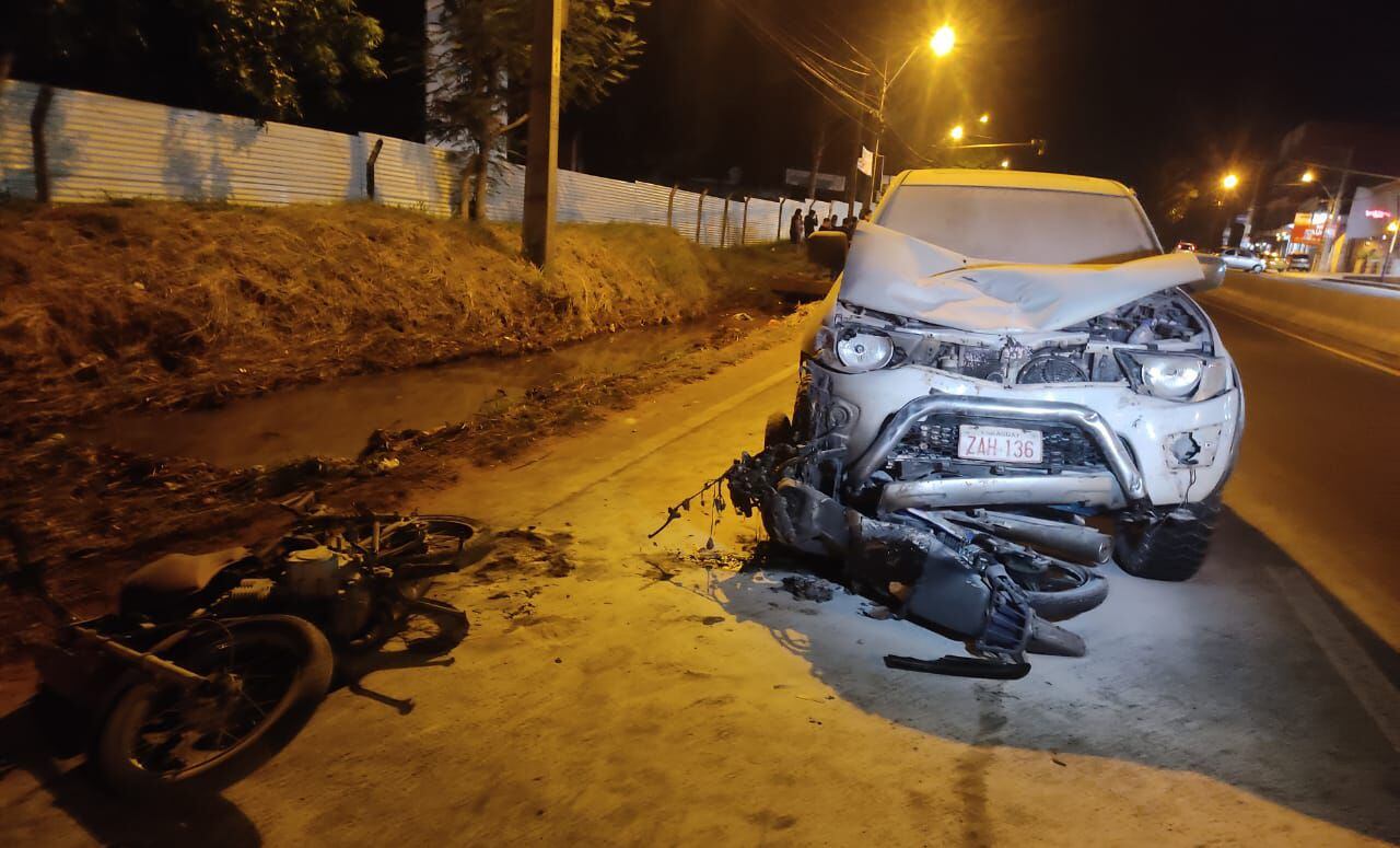 Accidente fatal en ruta PY02: camioneta chocó contra dos motocicletas