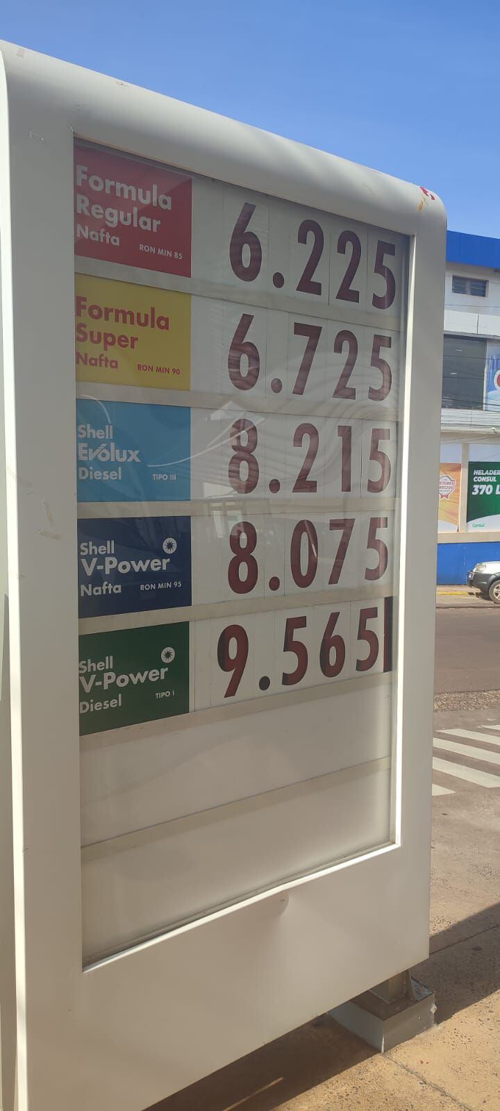 Aumento de precios de combustibles en Posadas merma notoriamente tráfico en el puente internacional
