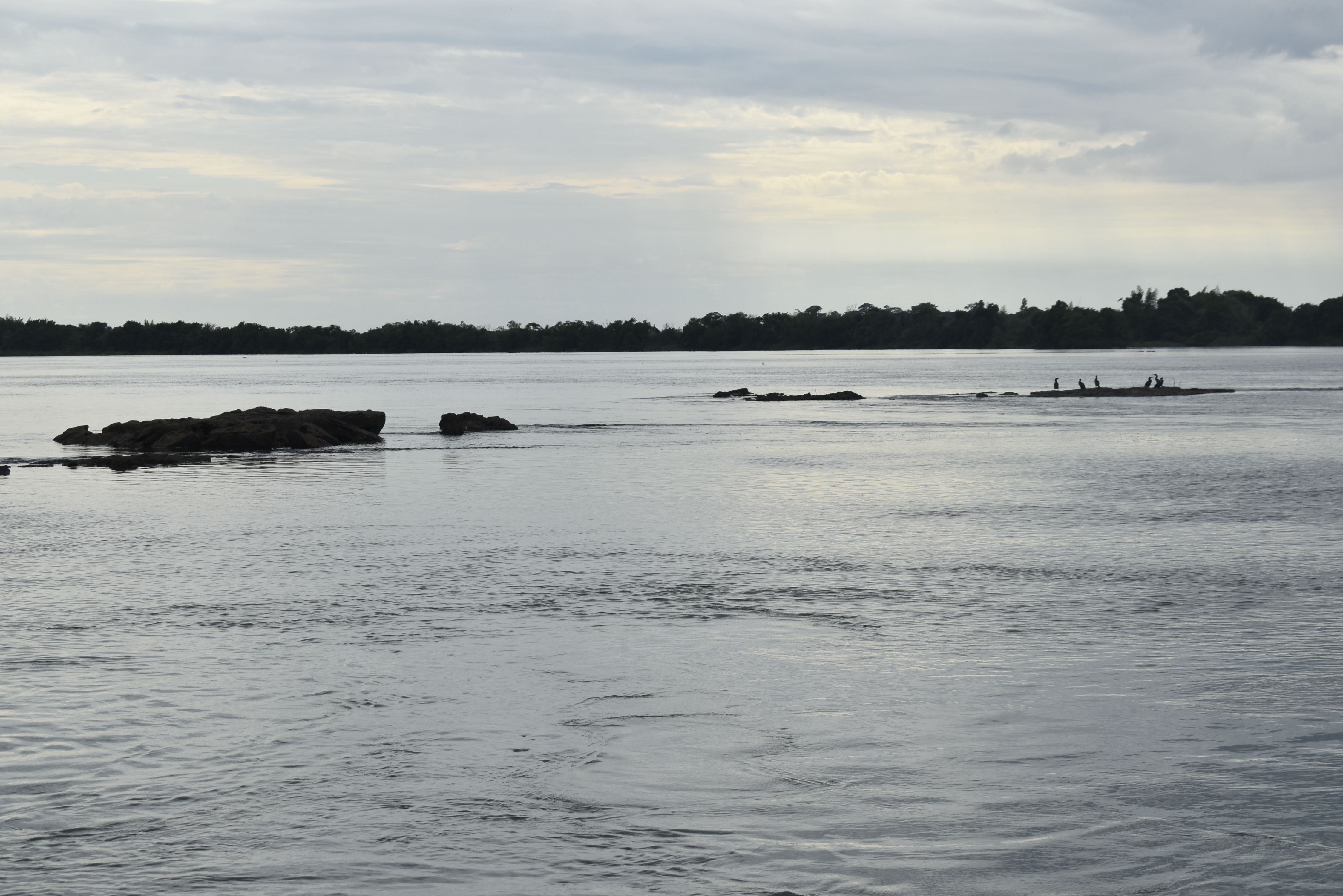 Bajo caudal de agua en el río Paraná afecta al sector pesquero de Ayolas