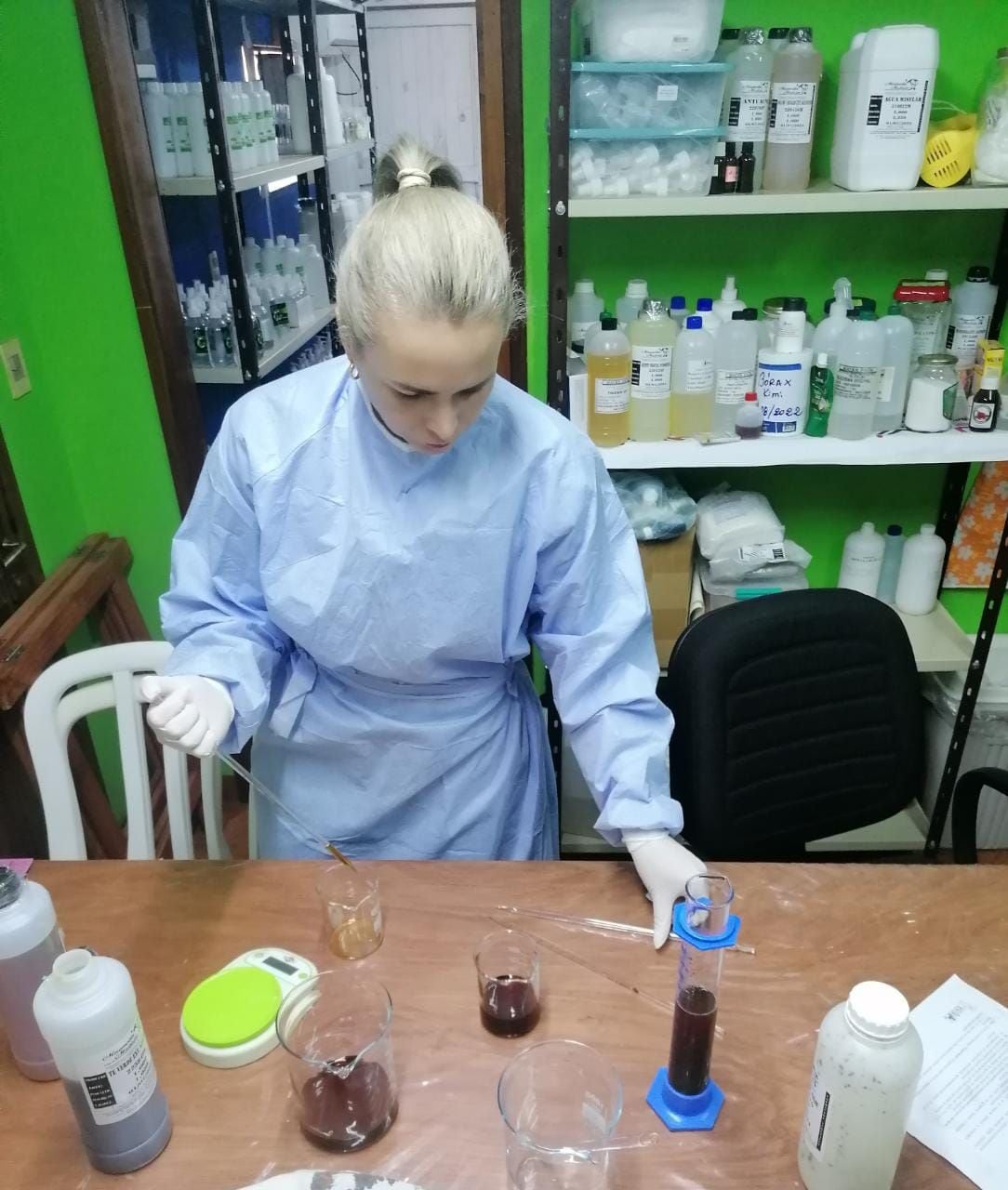 Joven emprendedora desarrolla productos naturales para la salud y crea propia marca