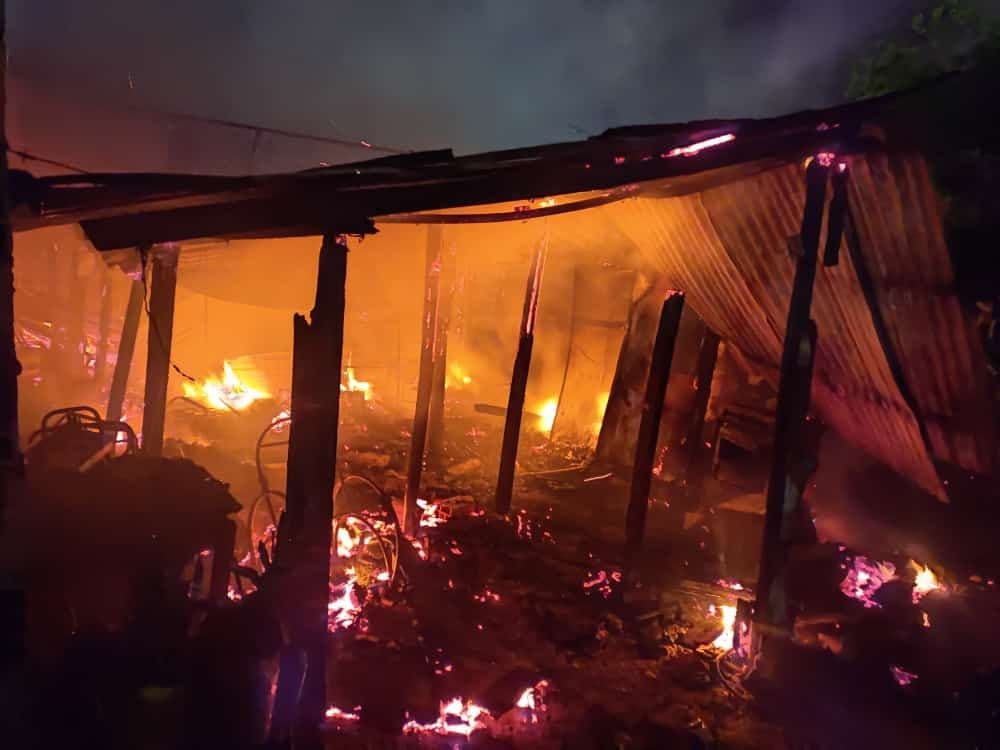 Bombitas ocasionan incendio de una precaria vivienda en Pedro Juan Caballero