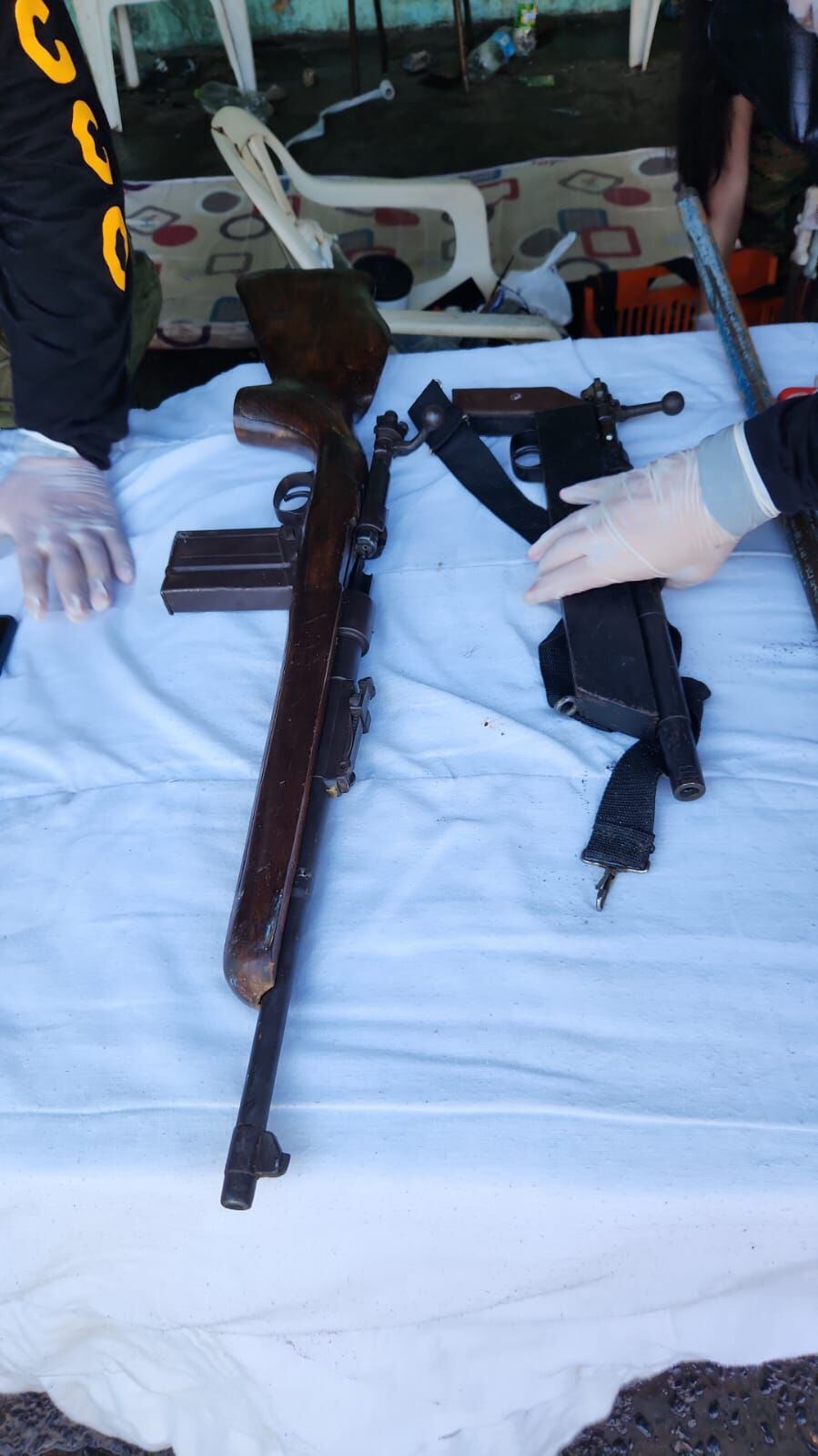 Fusiles de Armando Javier Rotela, líder del grupo criminal denominado Clan Rotela. Las armas se encontraban en su celda vip, en la cárcel de Tacumbú, durante el operativo Veneratio.