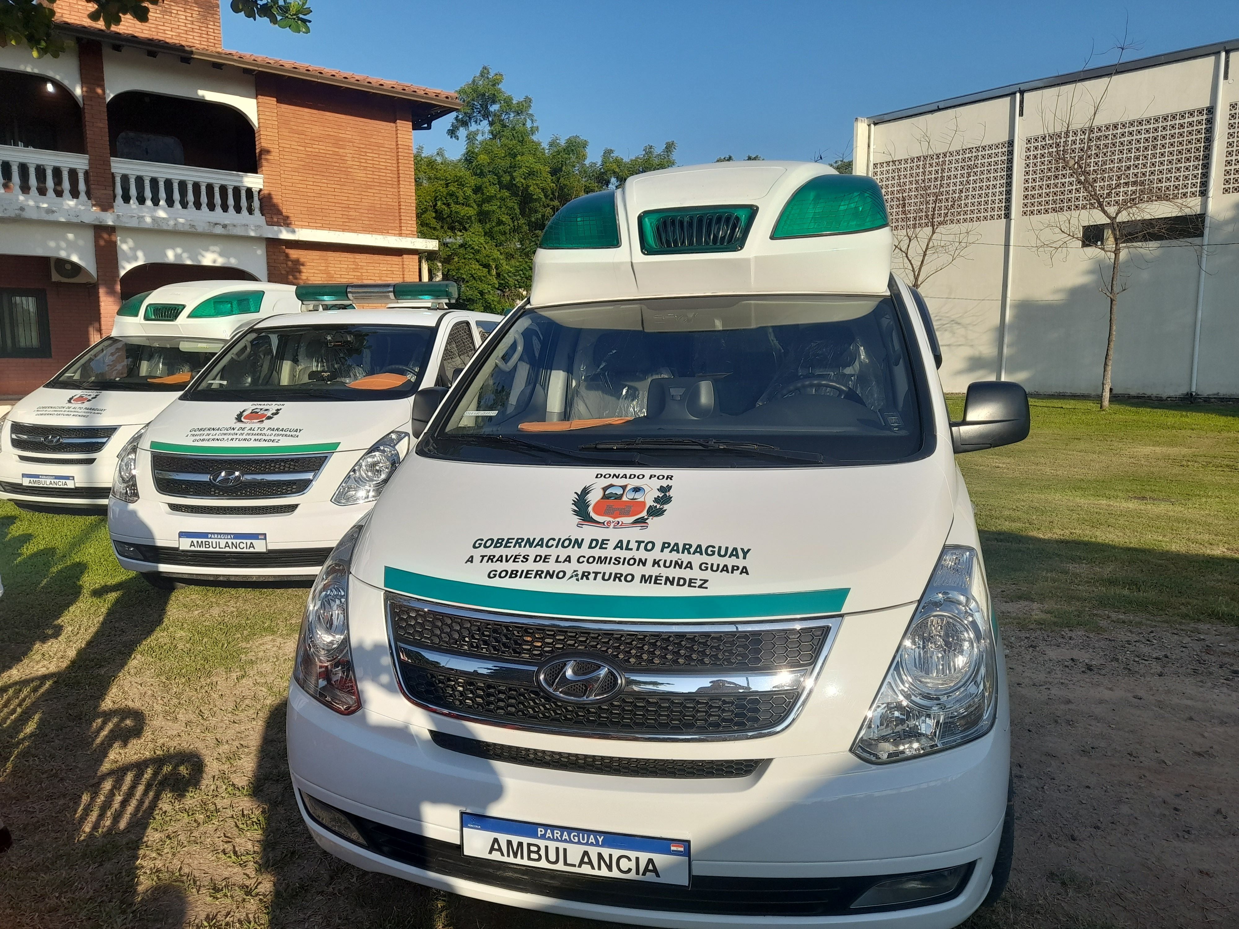 Realizan entrega de ambulancias a la región sanitaria de Alto Paraguay