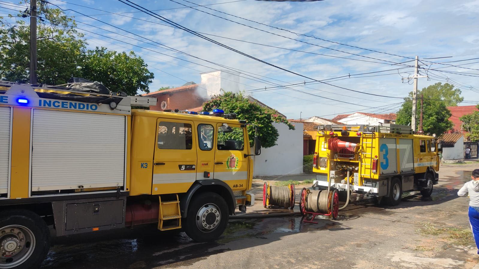 Bomberos controlan incendio de una vivienda en Sajonia