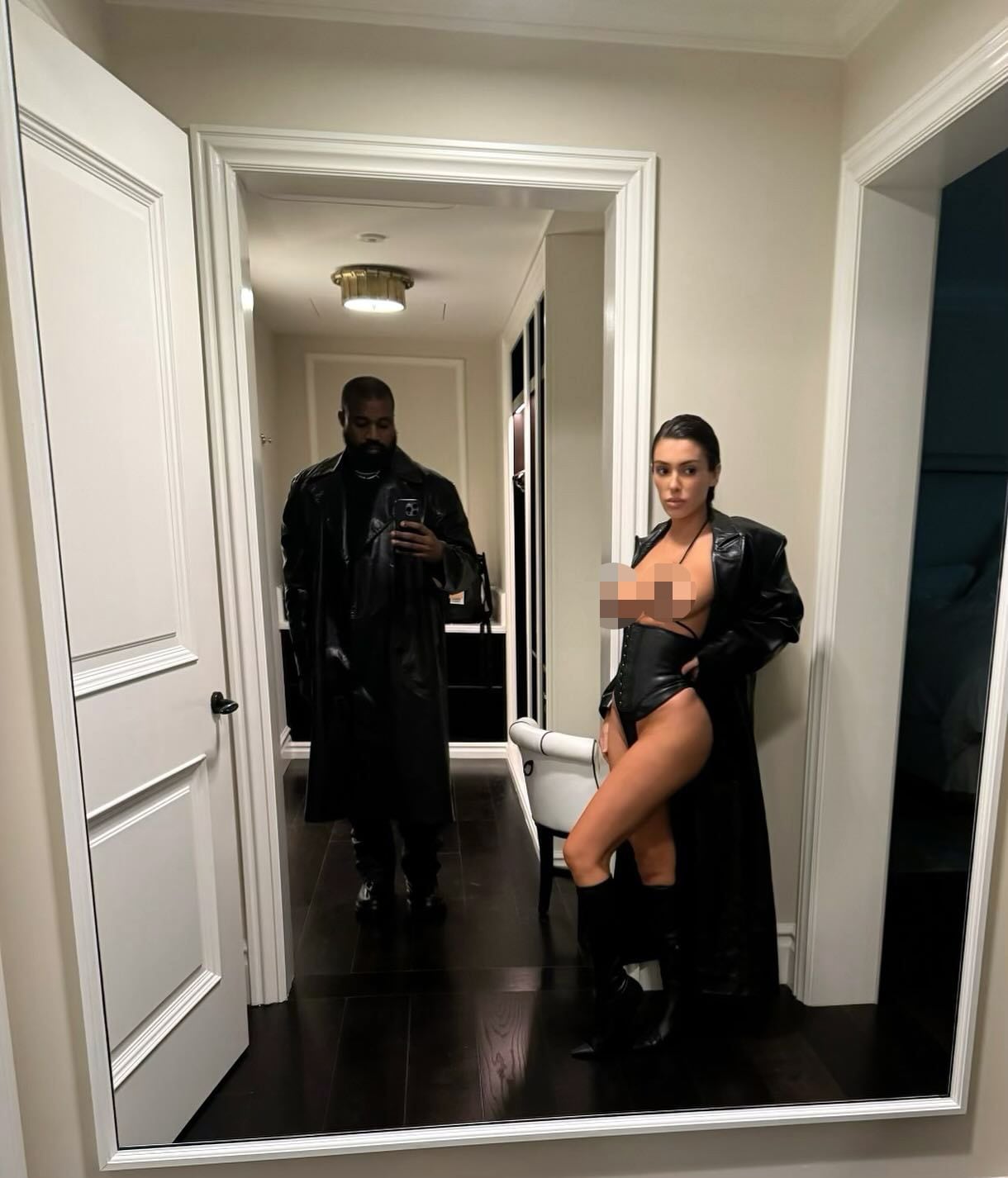 Critican a Kanye West por fotos atrevidas de su esposa Bianca Censori -  Gente - ABC Color