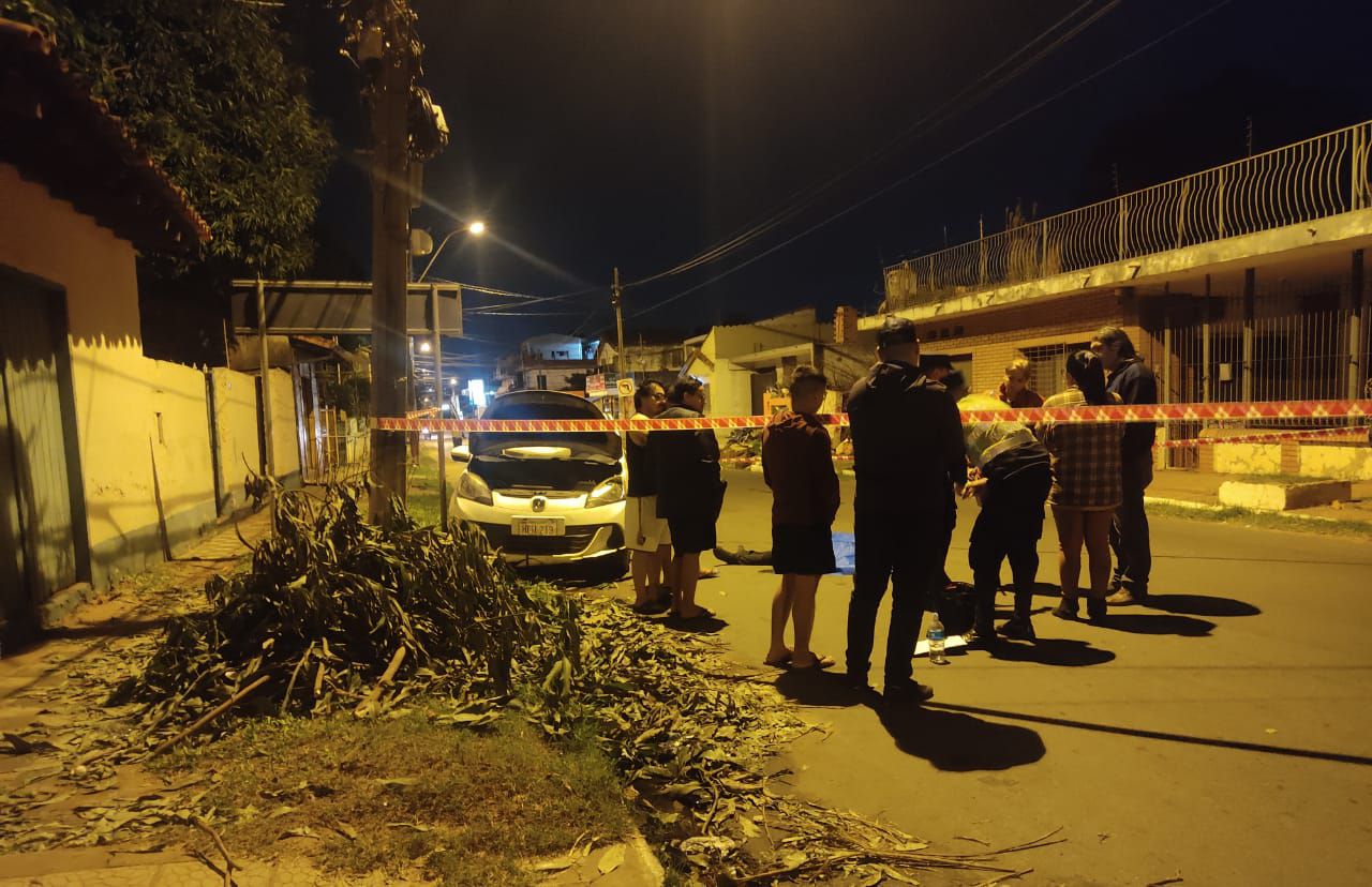 Conductor de automóvil falleció tras chocar contra una columna