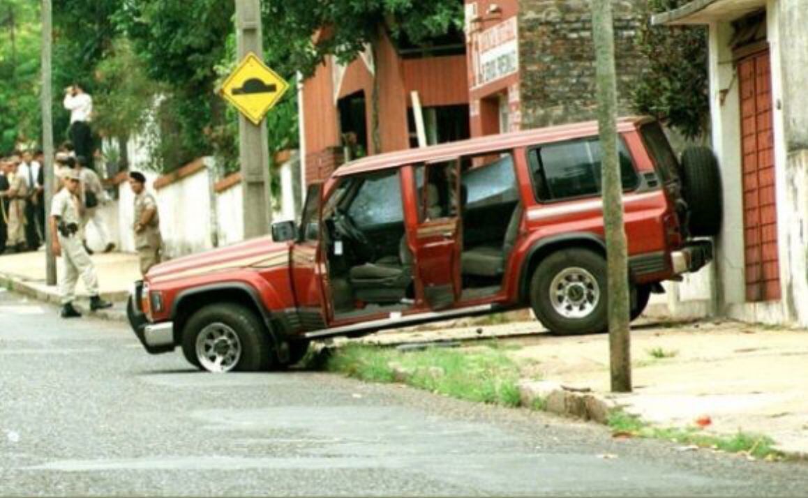 Camioneta en la que Luis María Argaña se dirigía a la sede de la Vice- presidencia, cuando fue acribillado en la vía pública, en marzo de 1999.