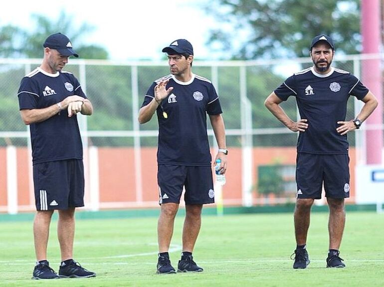 Sebastián Rambert (d) ya arregló los inconvenientes económicos con Olimpia