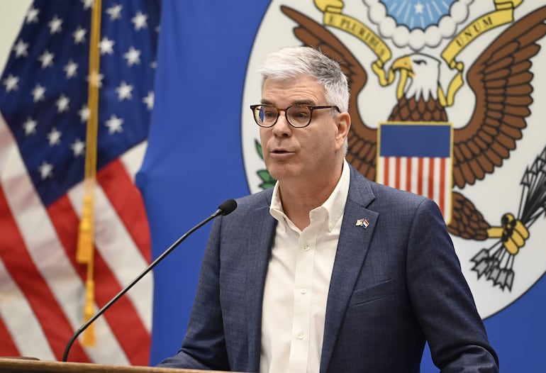 El embajador de los Estados Unidos, Marc Ostfield, en su discurso de bienvenida y agradecimiento a la labor periodística.