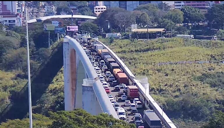 Los sospechosos fueron detenidos cuando pretendían cruzar el Puente de la Amistad.