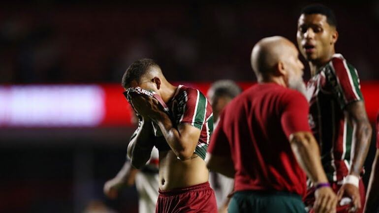 Fluminense perdió 2-1 con Sao Paulo por la sexta ronda del Brasilerao en el estadio Morumbí, en Sao Paulo.