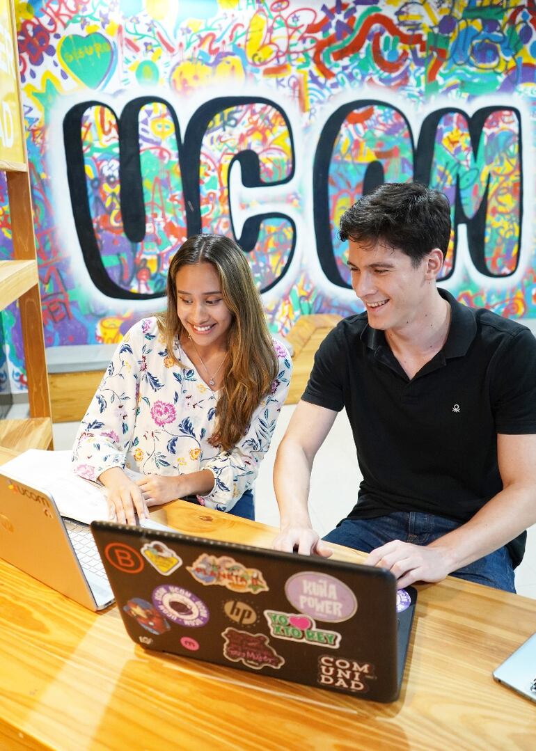 Los estudiantes de UCOM pueden acceder a carreras virtuales.