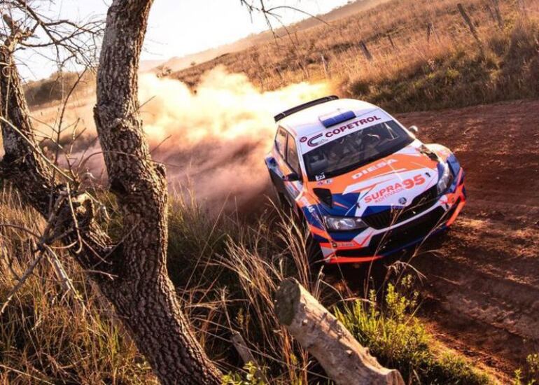 El Skoda Fabia R5 de Nicolás Tomboly y Juan José Sánchez durante el Super Prime en La Colmena por la cuarta fecha del Campeonato Nacional de Super Prime.