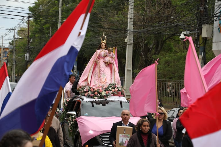 Procesión por las calles de Luque anuncian la gran fiesta patronal de la Virgen del Rosario