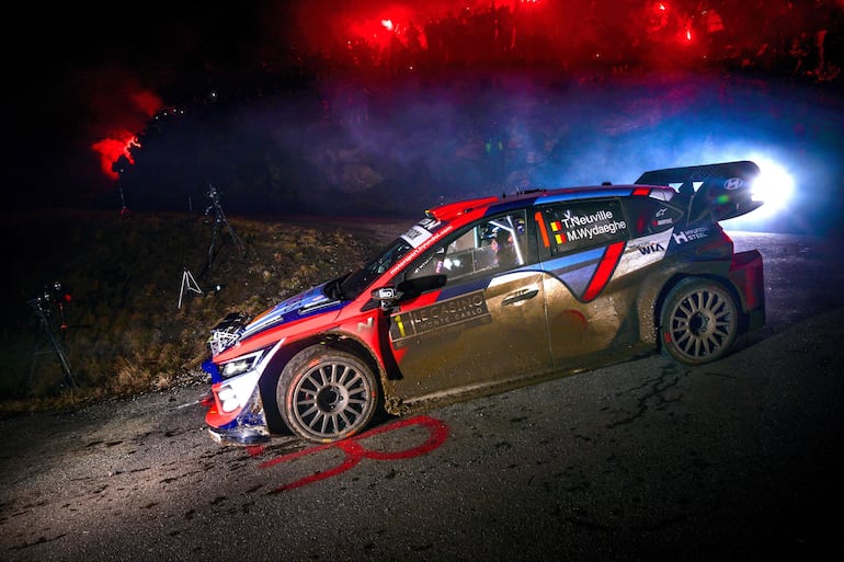 Thierry Neuville y Martijn Wydaeghe (Hyundai i20 N) comandan las acciones tras el primer día.