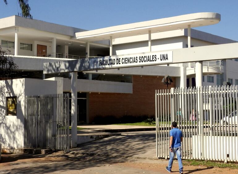 Fachada de la Facultad de Ciencias Sociales (Facso) de la UNA.