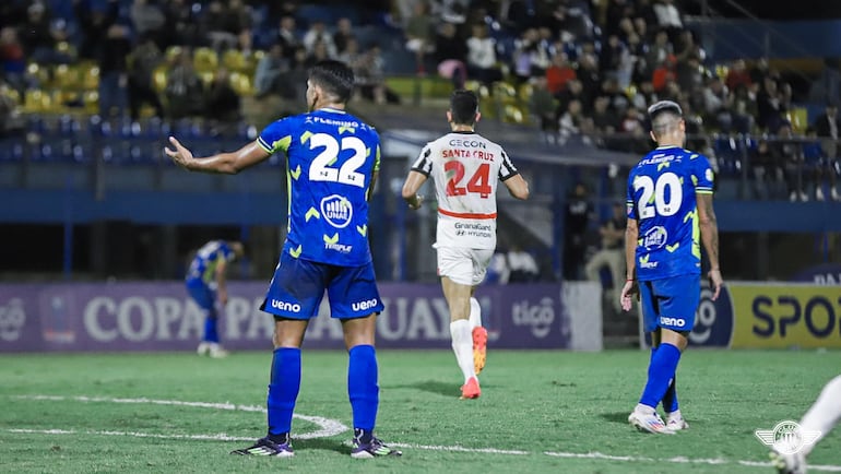 Roque Santa Cruz (24), jugador de Libertad, festeja un gol en el partido ante Encarnación FC por los octavos de final de la Copa Paraguay 2024 en el estadio Facundo Deleón Fossati, en VIlla Hayes, Paraguay.