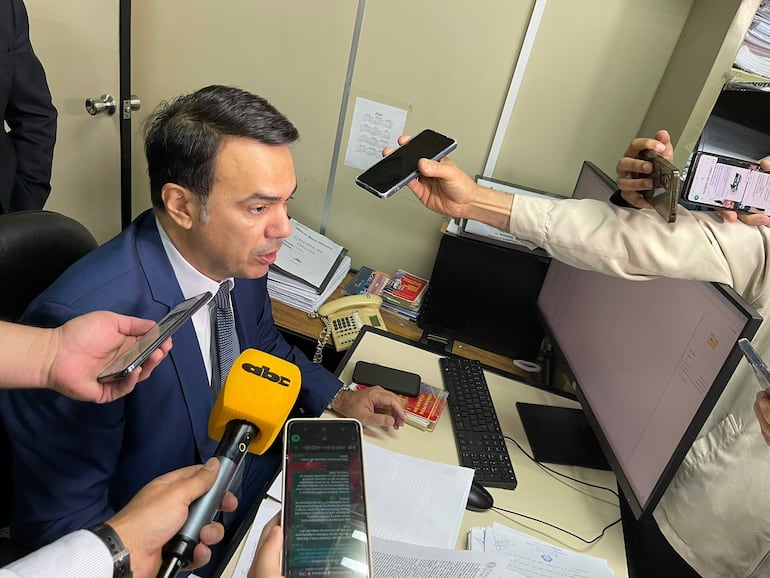 Juez Rolando Duarte, en conferencia tras la audiencia de imposición de medidas a Elián López Torres.