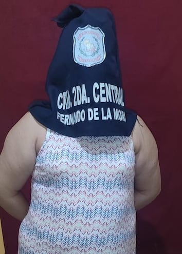 Esta mujer fue arrestada al intentar sustraer productos en supermercado.