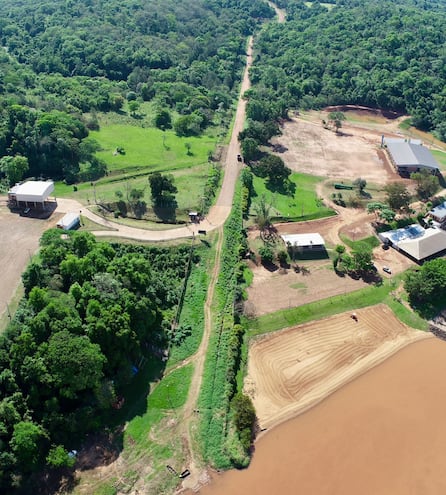 La empresa contratista inició con los trabajos de limpieza de la franja de dominio y la instalación del campamento.