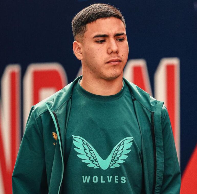 El paraguayo Enso González durante la llegada al estadio del Crystal Palace para el primer partido contra el Wolverhampton en la Premier League de Inglaterra.