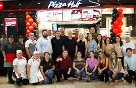 Un equipo importante de profesionales destacados en cada área de trabajo está detrás del éxito de Pizza Hut en Paraguay.