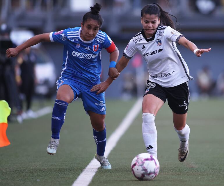 Duelo entre paraguayas en la final de Chile, entre Rebeca Fernández (i) y Dahiana Bogarín. (Foto gentileza de Colo Colo).