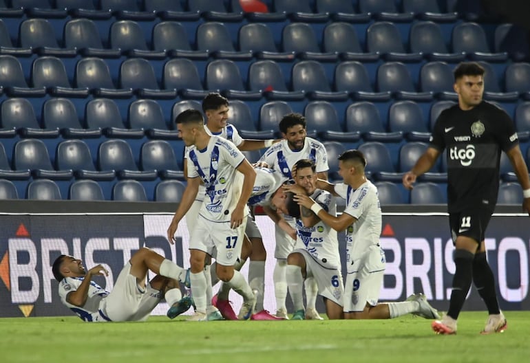 Ameliano ganó con el gol de Edgar Zaracho (6)