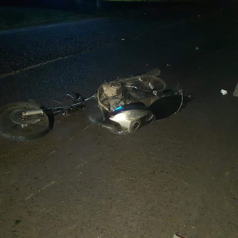 Motocicleta involucrada en accidente de tránsito.