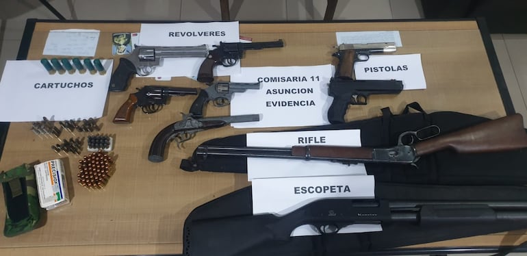 Policía incauta arsenal de armas durante operativo por violencia doméstica en Villa Morra.