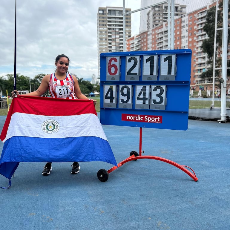 Fiorella Veloso ganó el bronce en la jabalina.