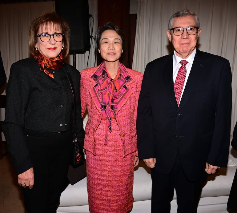 Adriana de Cabello, la embajadora del Japón, Nakatani Yoshie y Oscar Cabello.