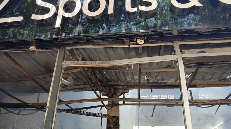 Incendio en TL Sports (Holding Sport Group), en Fernando de la Mora.