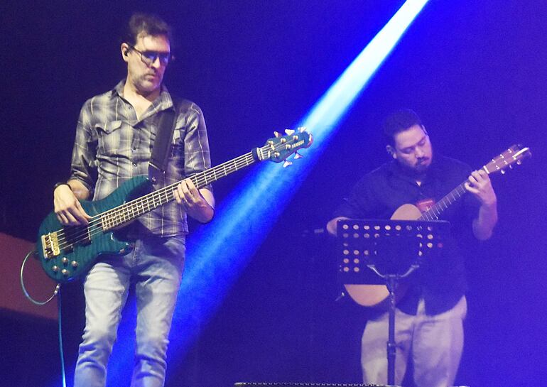 Jorge Melgarejo y Juanpa Giménez, parte de la sólida musicalización que confirmó el gran nivel de Limón Sutil.