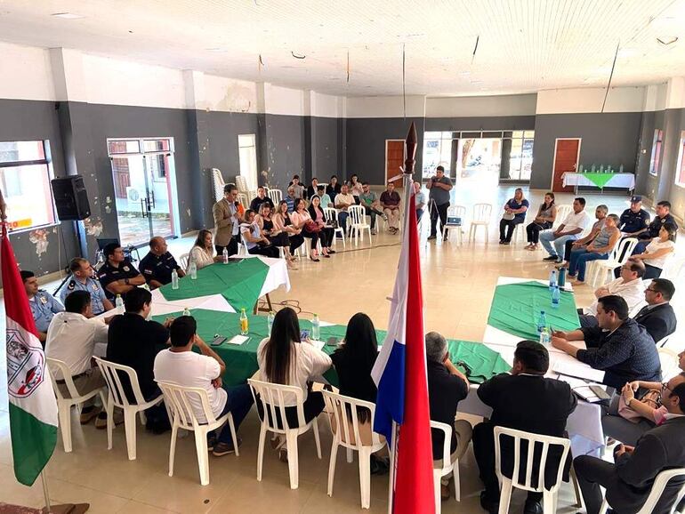 La ciudadanía participó de la reunión durante la cual las autoridades municipales socializaron el proyecto de ordenanza para prevenir y combatir la polución sonora.