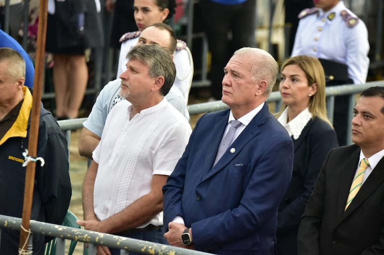 Denis Lichi, Gobernador de Cordillera, fue una de las pocas autoridades nacionales que acudió a la misa central por el día de la Virgen de Caacupé.