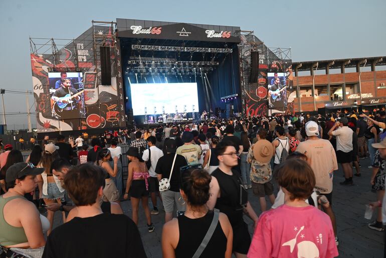 La banda paraguaya El Culto Casero se presentó en el Asúncionico en el Cómite Olímpico Paraguayo.